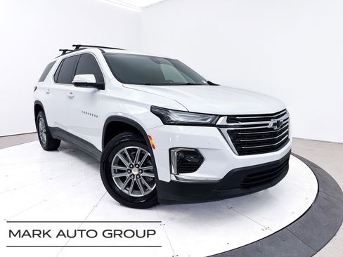Used 2022 Chevrolet Traverse LT image 1