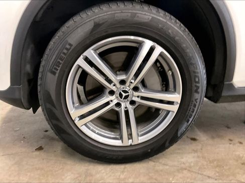 Used 2022 Mercedes-Benz GLC 300 4MATIC image 11