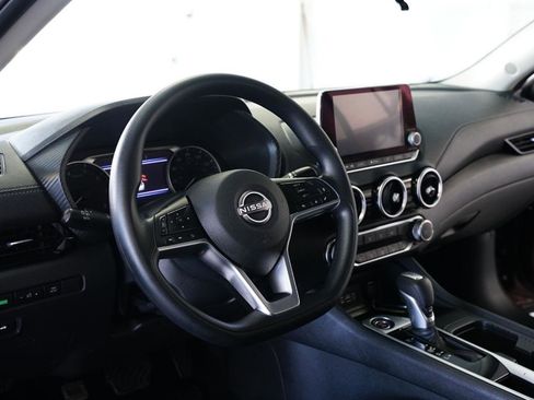 Used 2025 Nissan Sentra SV image 9