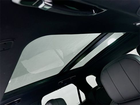 Used 2025 Land Rover Range Rover Sport SE image 14