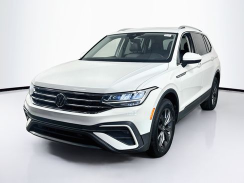 Used 2022 Volkswagen Tiguan SE FWD image 1