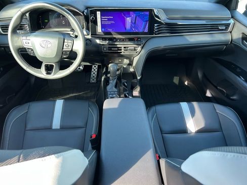 Used 2025 Toyota Camry SE w/ Multimedia Upgrade Package image 17