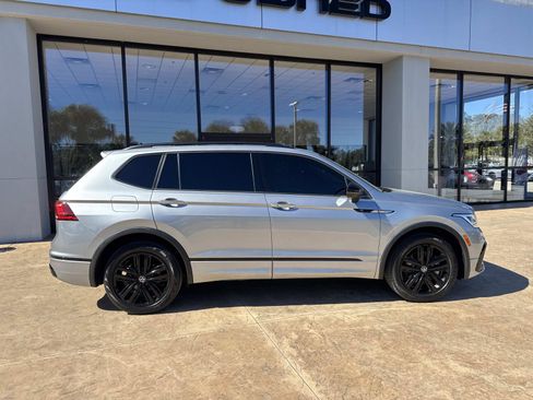 Used 2022 Volkswagen Tiguan SE R-Line image 2