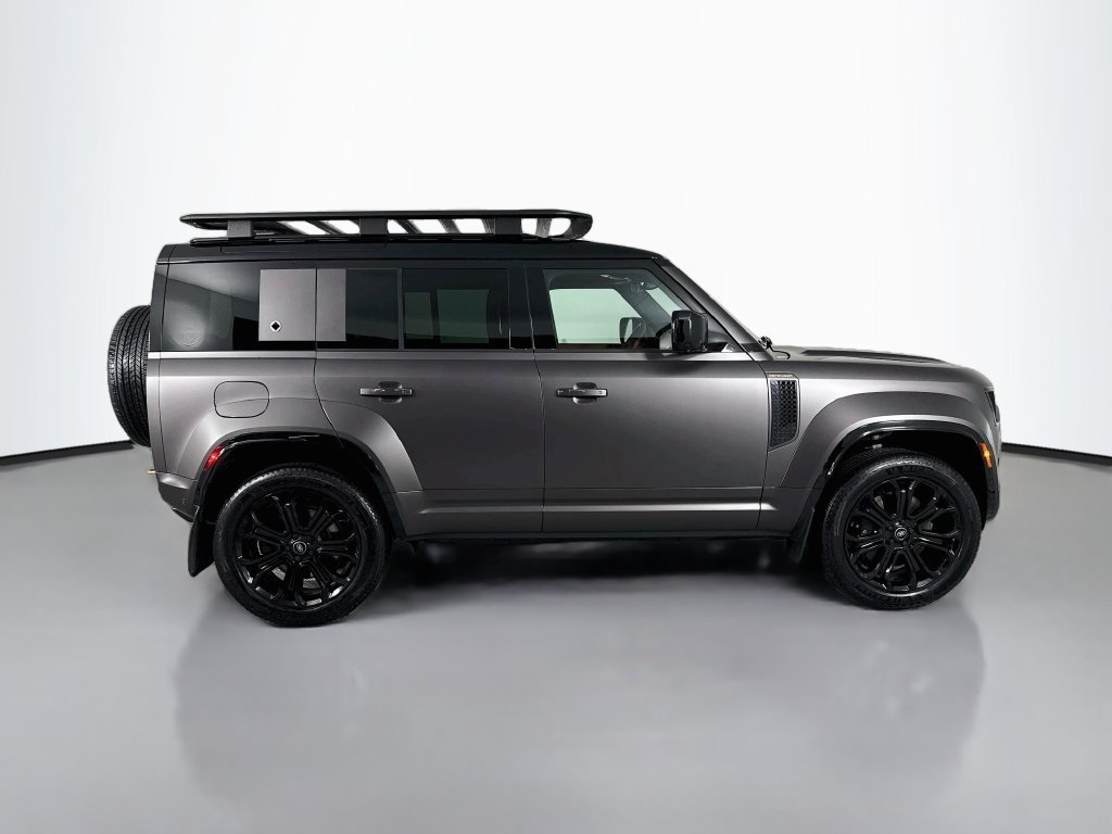 Used 2025 Land Rover Defender 110 AWD/4WD image 8