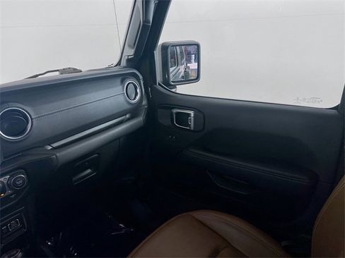 Used 2022 Jeep Wrangler Unlimited Sahara image 20