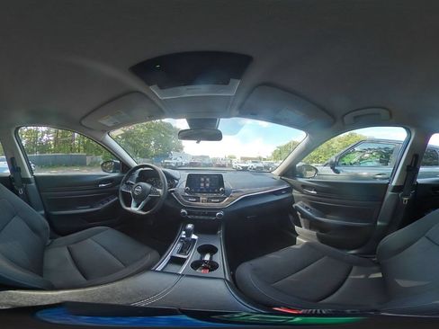 Used 2025 Nissan Altima 2.5 SV FWD image 42