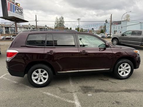 Used 2013 Toyota Highlander Plus AWD/4WD image 7