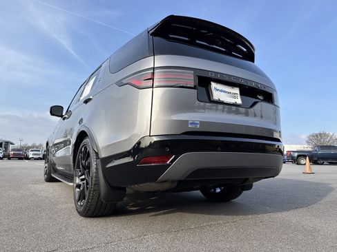 Used 2023 Land Rover Discovery S R-Dynamic image 8