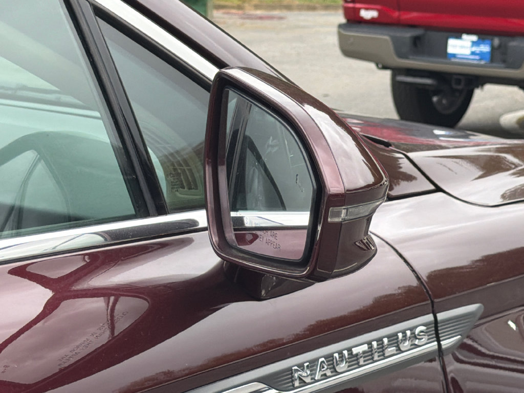 Used 2023 Lincoln Nautilus AWD w/ Premium Package image 11