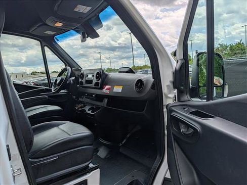Used 2025 Mercedes-Benz Sprinter 2500 image 11