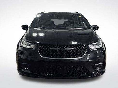 Certified 2025 Chrysler Pacifica Limited image 3