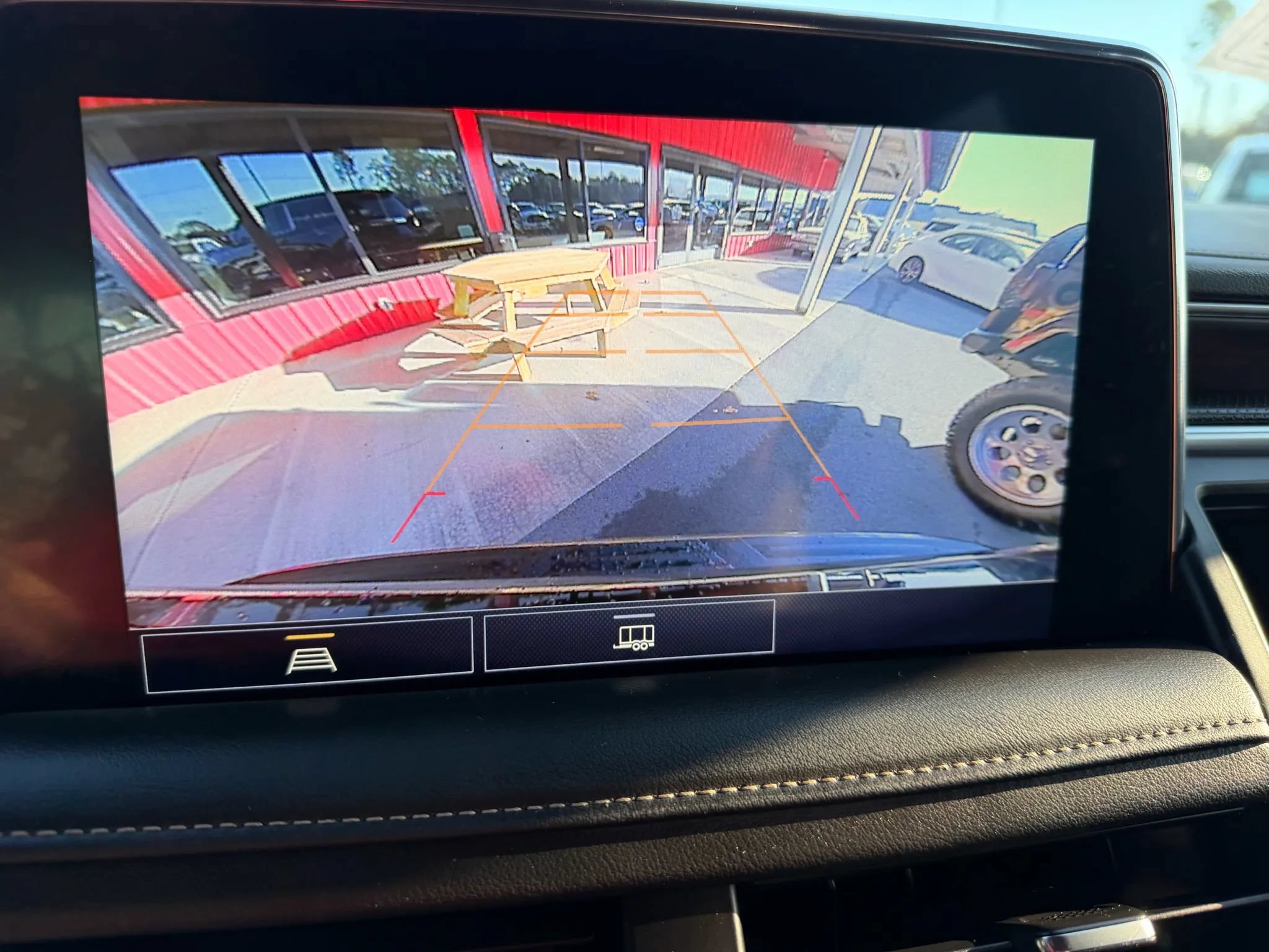 Used 2021 GMC Yukon XL SLT AWD/4WD image 10