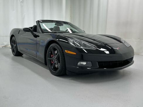 Used 2013 Chevrolet Corvette Convertible RWD image 2
