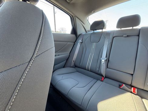 Used 2025 Hyundai Elantra SEL image 41