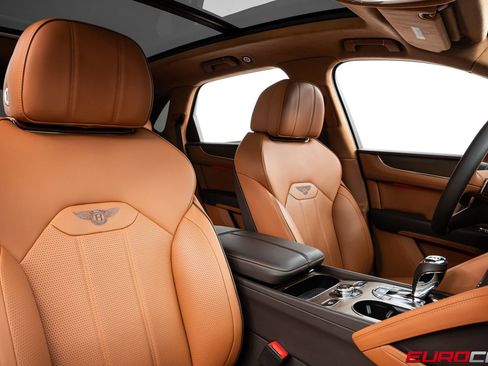 Used 2024 Bentley Bentayga AWD/4WD image 36