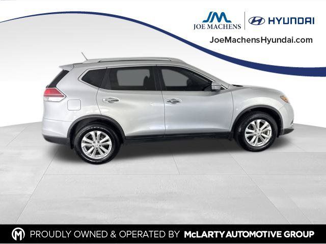 Used 2016 Nissan Rogue SV w/ SV Premium Package AWD/4WD image 4