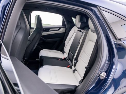 Certified 2024 Porsche Cayenne Coupe AWD/4WD image 17