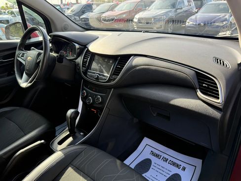 Used 2018 Chevrolet Trax LT w/ LT Convenience Package FWD image 13