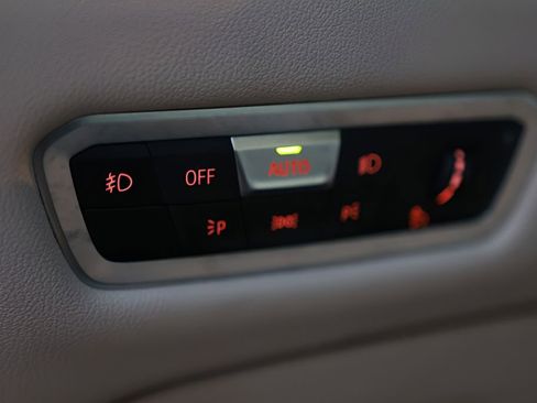 Used 2021 BMW X5 M50i w/ Executive Package image 27