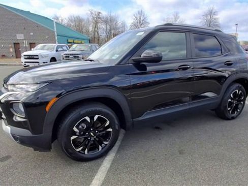 Used 2022 Chevrolet TrailBlazer LT w/ Sun and Liftgate Package image 4