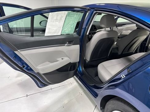 Used 2019 Hyundai Elantra SE FWD image 21