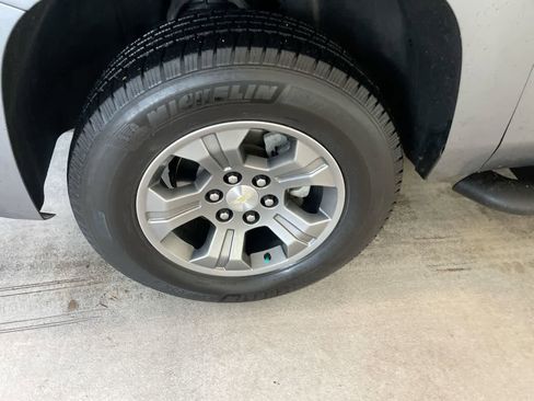 Used 2018 Chevrolet Suburban LT image 10