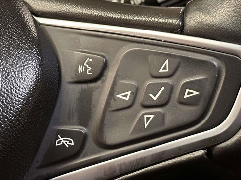 Used 2023 Chevrolet Equinox LT image 25