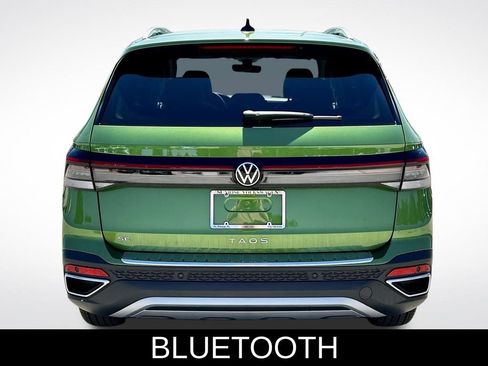 Used 2025 Volkswagen Taos SE image 5