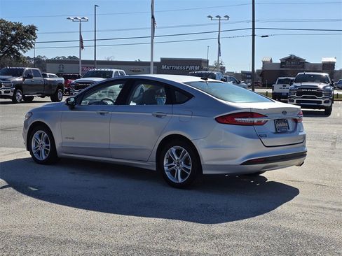 Used 2018 Ford Fusion S image 4