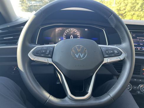 Used 2024 Volkswagen Jetta SE FWD image 15