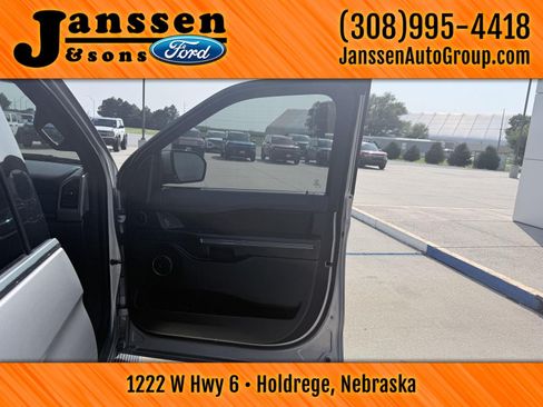 Used 2020 Ford Expedition XLT w/ Equipment Group 202A AWD/4WD image 13