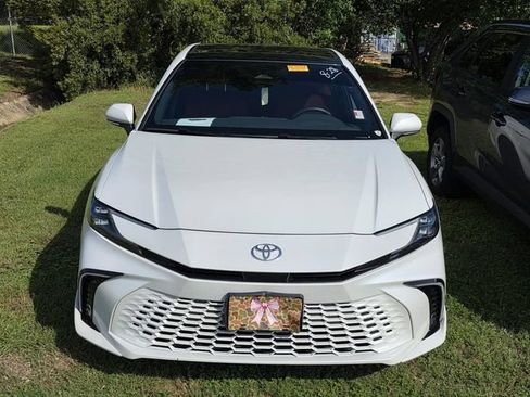 Used 2025 Toyota Camry XSE FWD image 2