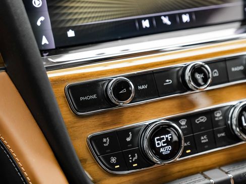 Used 2023 Bentley Bentayga Extended Wheelbase AWD/4WD image 64