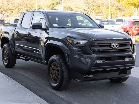 Used 2025 Toyota Tacoma SR5 image 3