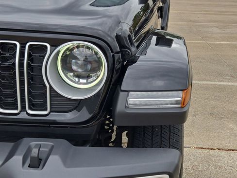 Used 2025 Jeep Wrangler Sahara image 10