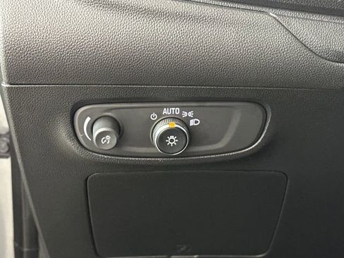 Used 2024 Buick Encore GX Sport Touring image 19