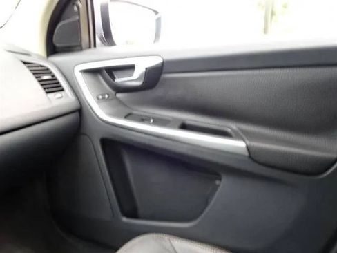 Used 2010 Volvo XC60 T6 image 37