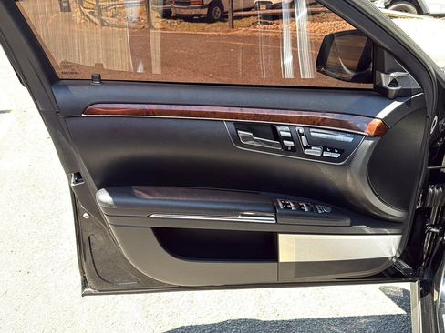 Used 2011 Mercedes-Benz S 550 4MATIC image 13