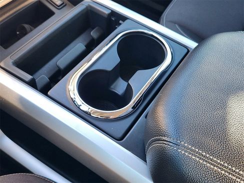 Used 2021 Nissan Titan SV w/ SV Convenience Package image 15