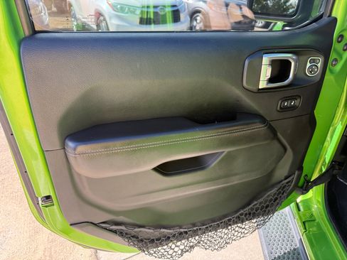 Used 2019 Jeep Wrangler Unlimited Sahara image 11