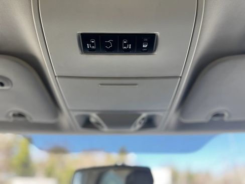 Used 2010 Chrysler Town & Country Touring image 24