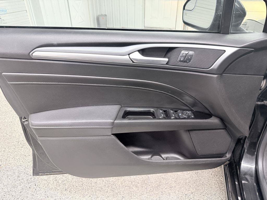 Used 2015 Ford Fusion Titanium FWD image 23