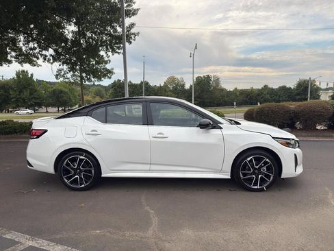 New 2025 Nissan Sentra SR image 8