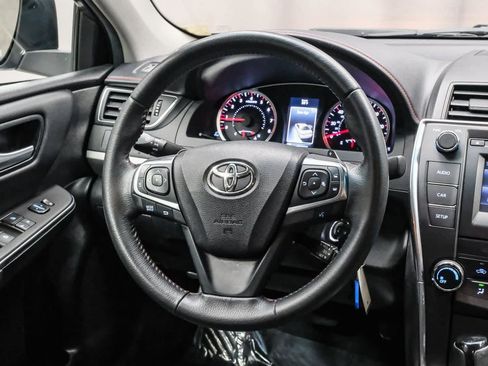 Used 2017 Toyota Camry SE image 18