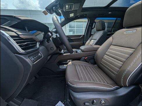 New 2026 GMC Acadia Denali Ultimate w/ LPO, Floor Liner Package AWD/4WD image 12