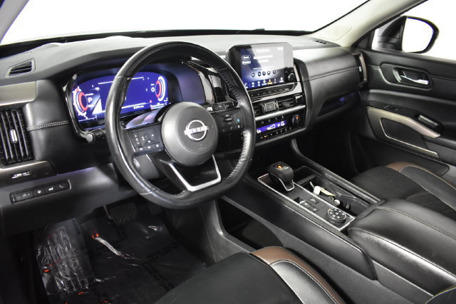 Certified 2024 Nissan Pathfinder Platinum AWD/4WD image 12