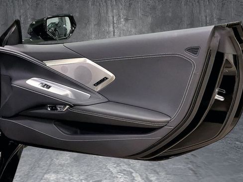 Used 2025 Chevrolet Corvette Stingray Preferred Cpe RWD image 23