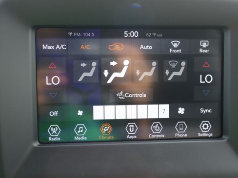 Used 2020 Jeep Compass Latitude w/ Cold Weather Group AWD/4WD image 19