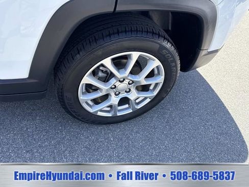 Used 2023 Jeep Compass Latitude w/ Sun and Sound Group AWD/4WD image 15