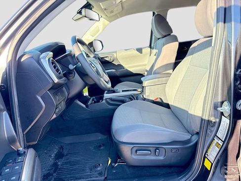 Used 2022 Toyota Tacoma SR5 w/ Technology Package image 20